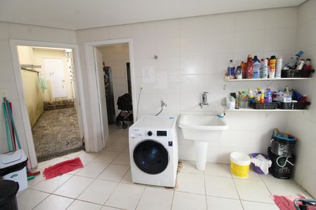 Casa de condomínio para alugar com 405m², 4 quartos e 4 vagasÁrea de Serviço