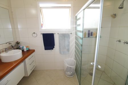 Casa de condomínio para alugar com 405m², 4 quartos e 4 vagasBanheiro da Suíte 2