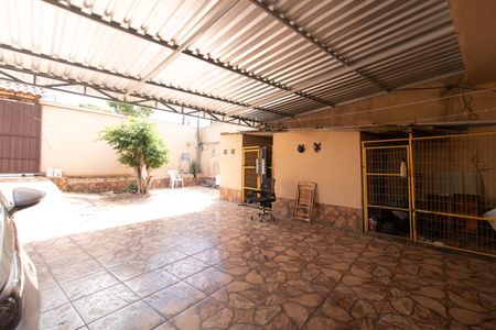 Casa à venda com 120m², 3 quartos e 5 vagas Casa à venda com 120m², 3 quartos e 5 vagasquintal