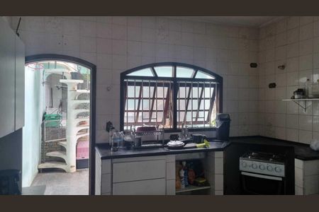 Casa para alugar com 3 quartos, 248m² em Vila Yolanda, Osasco