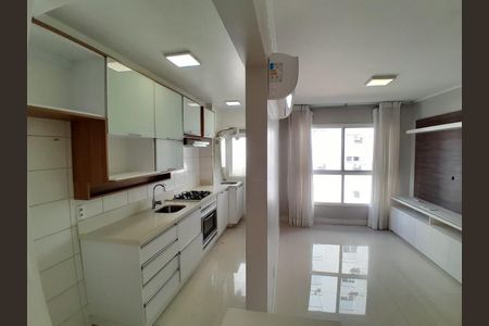 Cozinha  de apartamento para alugar com 3 quartos, 73m² em Cavalhada, Porto Alegre