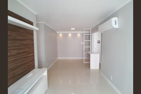 Sala  de apartamento para alugar com 3 quartos, 73m² em Cavalhada, Porto Alegre
