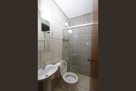 Banheiro  de kitnet/studio para alugar com 1 quarto, 30m² em João Pinheiro, Belo Horizonte