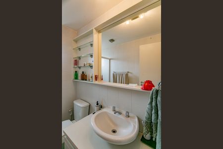 Apartamento à venda com 80m², 2 quartos e 2 vagasBanheiro da Suíte