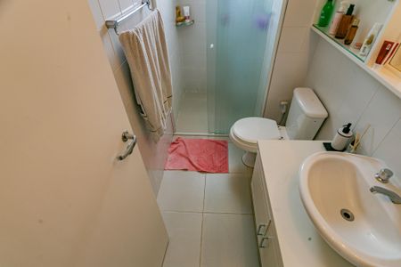 Apartamento à venda com 80m², 2 quartos e 2 vagasBanheiro da Suíte