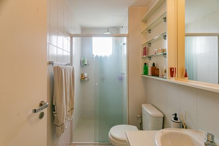 Apartamento à venda com 80m², 2 quartos e 2 vagasBanheiro da Suíte