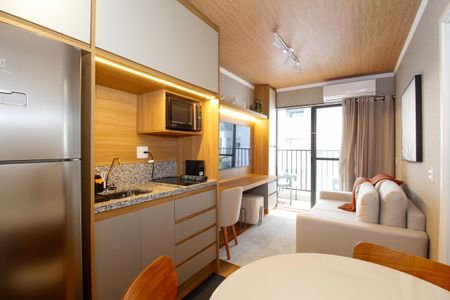 Sala e Cozinha de apartamento à venda com 1 quarto, 30m² em Pinheiros, São Paulo