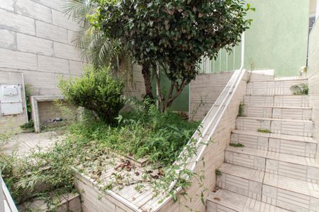 Casa para alugar com 130m², 2 quartos e 2 vagas Casa para alugar com 130m², 2 quartos e 2 vagasEscada