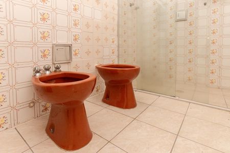 Casa para alugar com 130m², 2 quartos e 2 vagas Casa para alugar com 130m², 2 quartos e 2 vagasBanheiro da Suíte