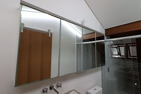 Casa à venda com 185m², 3 quartos e 3 vagasBanheiro da Suíte do sótão