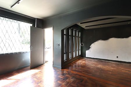 Casa à venda com 185m², 3 quartos e 3 vagasSala