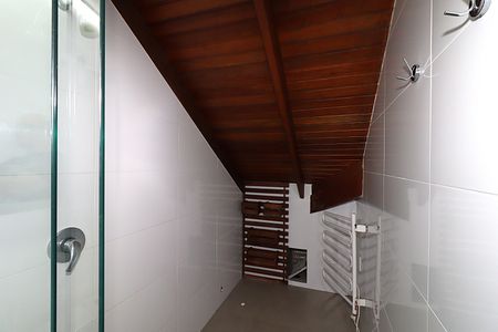 Casa à venda com 185m², 3 quartos e 3 vagasBanheiro da Suíte do sótão