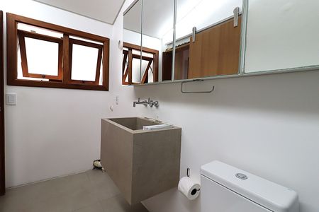 Casa à venda com 185m², 3 quartos e 3 vagasBanheiro da Suíte do sótão