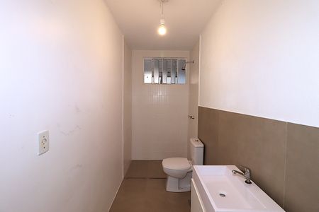 Casa à venda com 185m², 3 quartos e 3 vagasBanheiro da Suíte 2