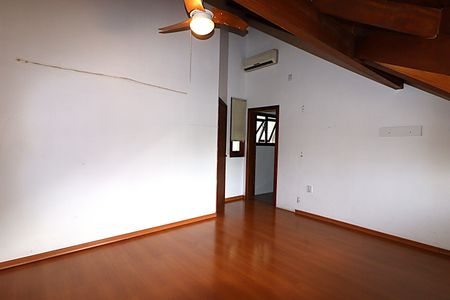 Casa à venda com 185m², 3 quartos e 3 vagasSuíte do sótão