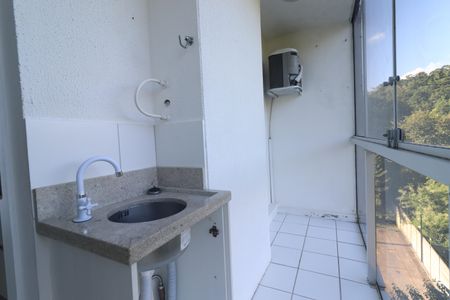 Apartamento para alugar com 66m², 2 quartos e 1 vagaSacada