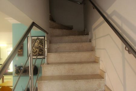 Escada de casa para alugar com 2 quartos, 120m² em Embaré, Santos