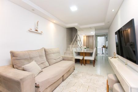 Sala de casa de condomínio para alugar com 2 quartos, 66m² em Parada Xv de Novembro, São Paulo