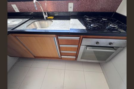 Apartamento para alugar com 70m², 2 quartos e 2 vagasCozinha