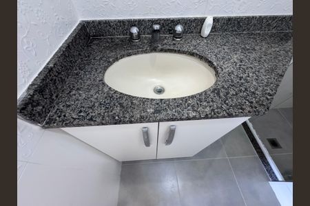 Apartamento para alugar com 70m², 2 quartos e 2 vagasSuíte - Banheiro