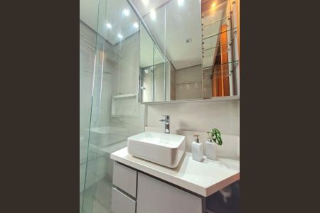 Banheiro 1 de apartamento para alugar com 2 quartos, 60m² em Cristal, Porto Alegre