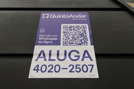Casa à venda com 129m², 2 quartos e 2 vagas Casa à venda com 129m², 2 quartos e 2 vagasFachada
