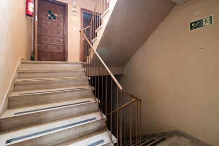 Apartamento para alugar com 28m², 2 quartos e sem vaga Apartamento para alugar com 28m², 2 quartos e sem vagaescada