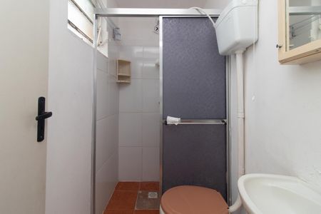 Banheiro de apartamento para alugar com 2 quartos, 28m² em Santo Antônio, Porto Alegre