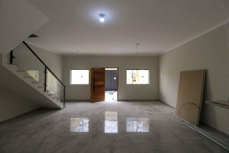 Casa à venda com 130m², 2 quartos e 2 vagas Casa à venda com 130m², 2 quartos e 2 vagasSala/Cozinha