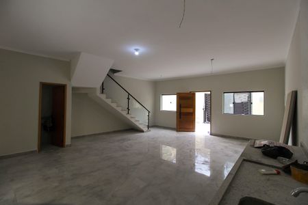 Casa à venda com 130m², 2 quartos e 2 vagas Casa à venda com 130m², 2 quartos e 2 vagasSala/Cozinha