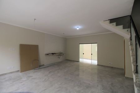 Casa à venda com 130m², 2 quartos e 2 vagas Casa à venda com 130m², 2 quartos e 2 vagasSala/Cozinha