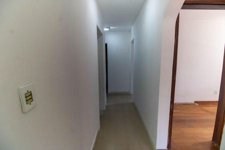 Casa para alugar com 230m², 4 quartos e 3 vagasCorredor 