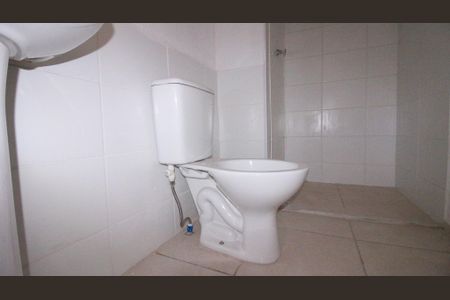 Banheiro social de apartamento à venda com 2 quartos, 35m² em Jardim Santa Adelia, São Paulo