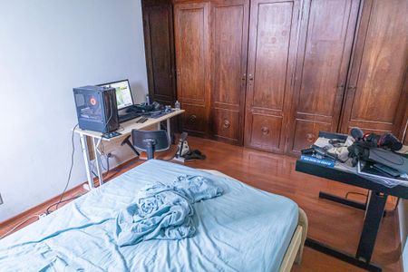 Casa à venda com 307m², 11 quartos e 1 vaga Casa à venda com 307m², 11 quartos e 1 vagaQuarto 10/ suite