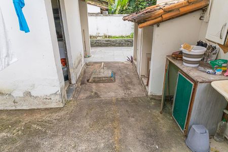 Casa à venda com 307m², 11 quartos e 1 vaga Casa à venda com 307m², 11 quartos e 1 vagaArea externa