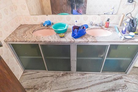 Casa à venda com 307m², 11 quartos e 1 vaga Casa à venda com 307m², 11 quartos e 1 vagasuite