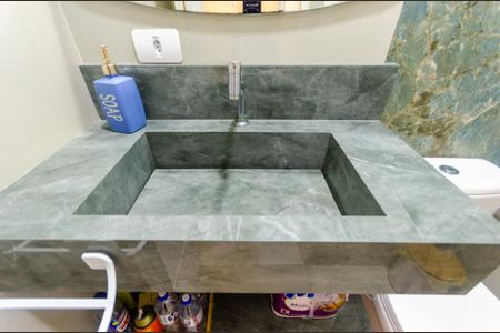 Casa à venda com 196m², 3 quartos e 2 vagasSuíte 1 - Banheiro