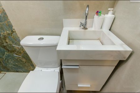 Casa à venda com 196m², 3 quartos e 2 vagasSuíte 1 - Banheiro