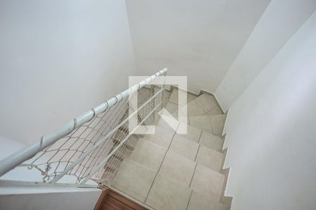 Escada de casa para alugar com 3 quartos, 130m² em Jardim Arpoador, Taboão da Serra