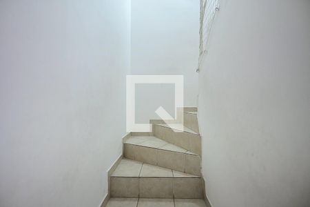 Escada de casa para alugar com 3 quartos, 130m² em Jardim Arpoador, Taboão da Serra