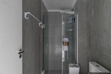 Banheiro de kitnet/studio para alugar com 1 quarto, 23m² em Barra Funda, São Paulo