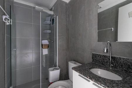 Banheiro de kitnet/studio para alugar com 1 quarto, 23m² em Barra Funda, São Paulo