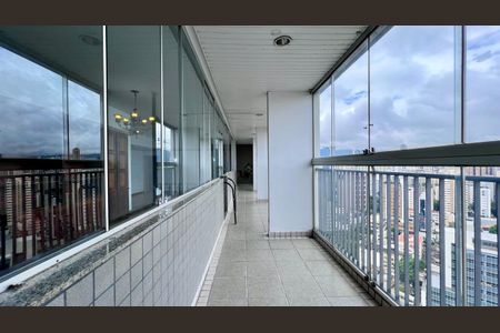 Apartamento para alugar com 180m², 4 quartos e 1 vagavaranda