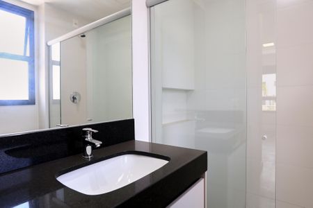 Banheiro da Suíte de apartamento para alugar com 2 quartos, 65m² em Lourdes, Belo Horizonte