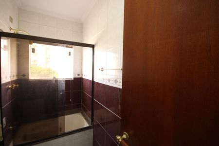 Casa à venda com 310m², 4 quartos e 7 vagasBanheiro da Suíte 2