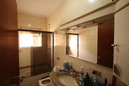 Casa à venda com 310m², 4 quartos e 7 vagasBanheiro da Suíte 4