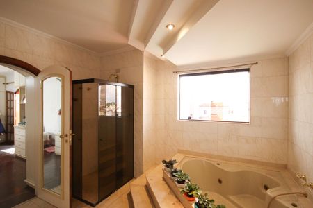 Casa à venda com 310m², 4 quartos e 7 vagasBanheiro da Suíte 1