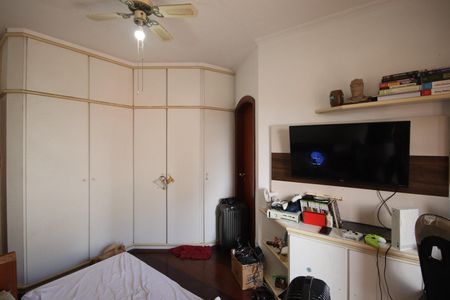 Casa à venda com 310m², 4 quartos e 7 vagasSuíte 2