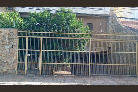 Casa à venda com 310m², 4 quartos e 7 vagasFachada 