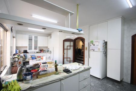 Casa à venda com 310m², 4 quartos e 7 vagasCozinha 